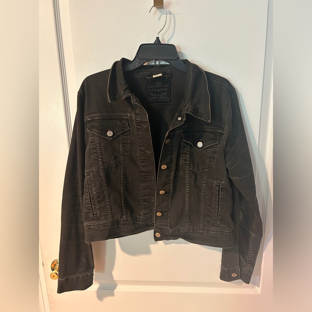 Black gray Levi jean jacket from the 2000s y2k